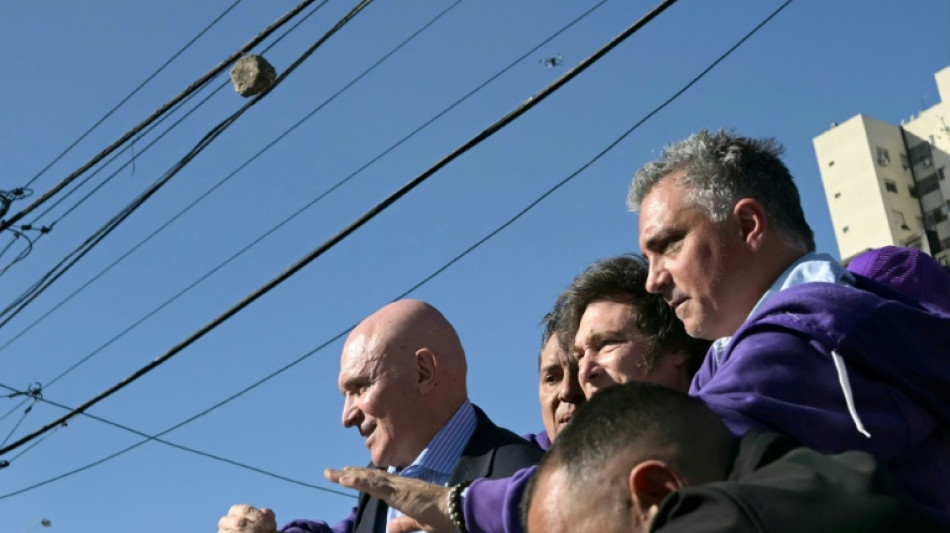 Sprecher: Argentiniens Präsident Milei bei Wahlkampfveranstaltung mit Steinen beworfen