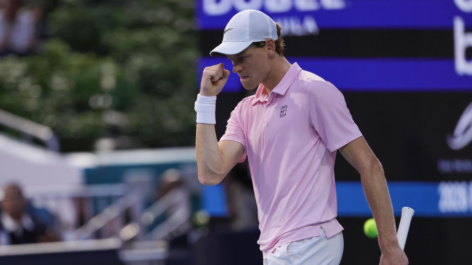 Montecarlo, Sinner travolge Humbert e passa ai quarti