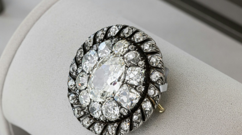 Venta récord en Ginebra de un broche de Napoleón, por más de 4 millones de dólares