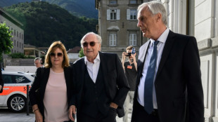 "Platini val&iacute;a su mill&oacute;n", sostiene Blatter ante el tribunal