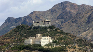 Explosiones estremecen la capital saudita antes de la reapertura del aeropuerto