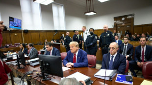 Trump condamn&eacute; pour outrage, menac&eacute; d'"incarc&eacute;ration" &agrave; la reprise de son proc&egrave;s &agrave; New York