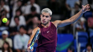 Alcaraz, sin problemas en su tobillo, sigue adelante en Tokio