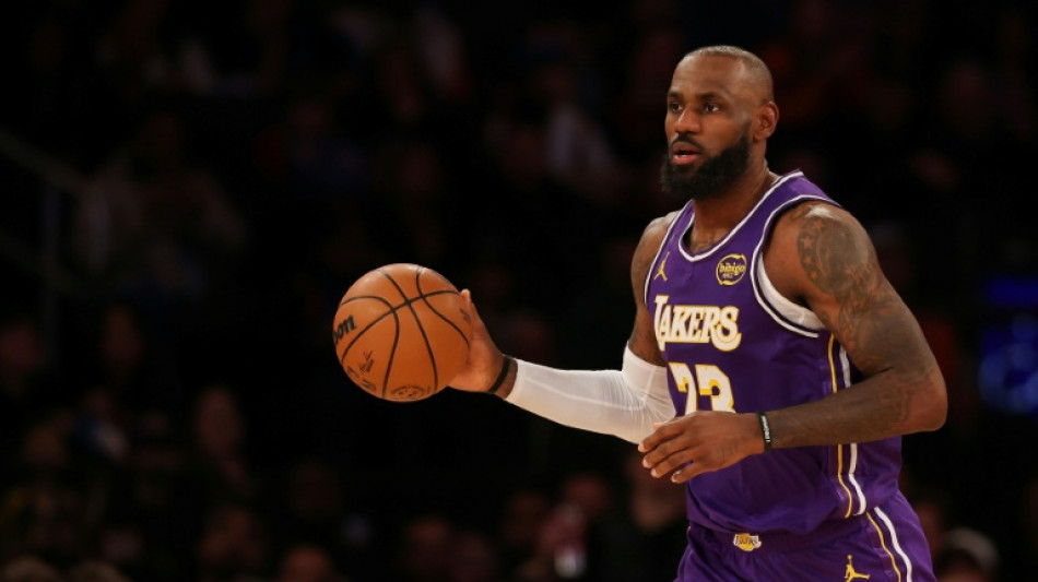 Knicks boost win streak to six by beating LeBron's Lakers