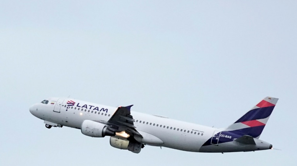 Latam retira 169 passageiros de voo ap&oacute;s inc&ecirc;ndio perto de avi&atilde;o no aeroporto de Guarulhos