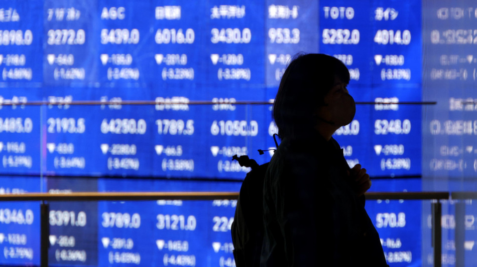 Borsa di Tokyo: record indice Nikkei, prima volta sopra quota 60.000