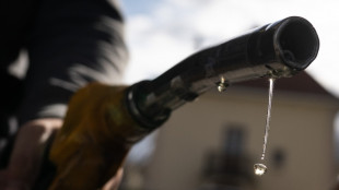 Oil hits $115 with stocks mixed on earnings, AI