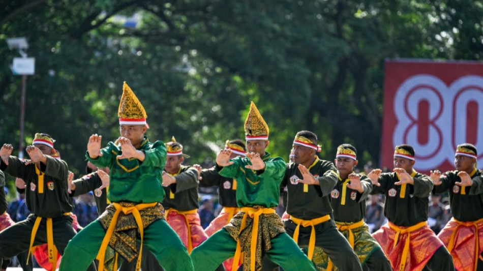 La autoridad isl&aacute;mica indonesia proh&iacute;be a los hombres llevar "ropa femenina" para celebrar la independencia
