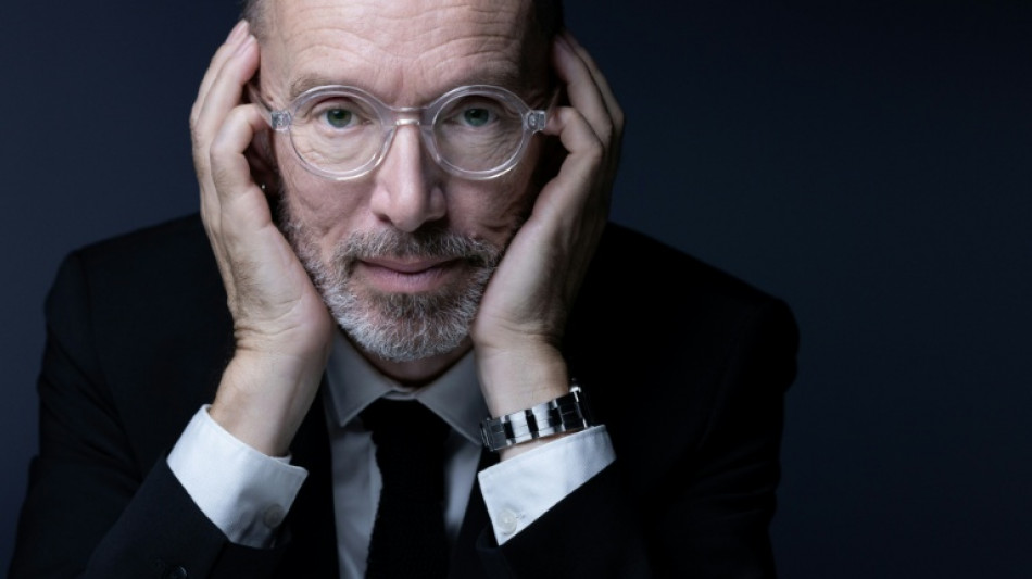 Laurent Mauvignier recebe pr&ecirc;mio Goncourt de literatura na Fran&ccedil;a