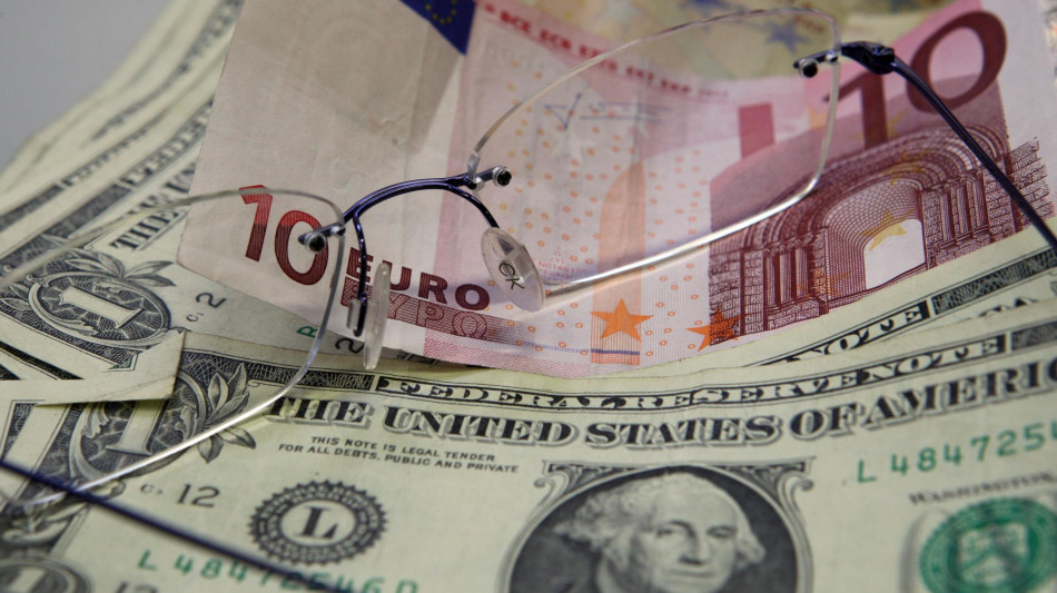 L'euro in rialzo in avvio a 1,1187 dollari