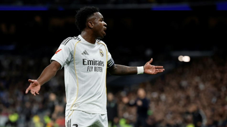 Vinicius cierra su annus horribilis con una sonora pitada en el Bernab&eacute;u
