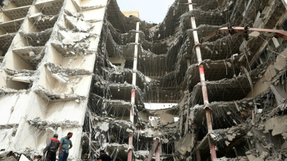 Aumenta a 18 el n&uacute;mero de muertos en derrumbe de edificio en Ir&aacute;n