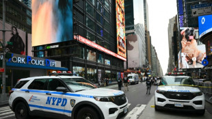 Mueren la v&iacute;ctima de un apu&ntilde;alamiento en Times Square y su agresora