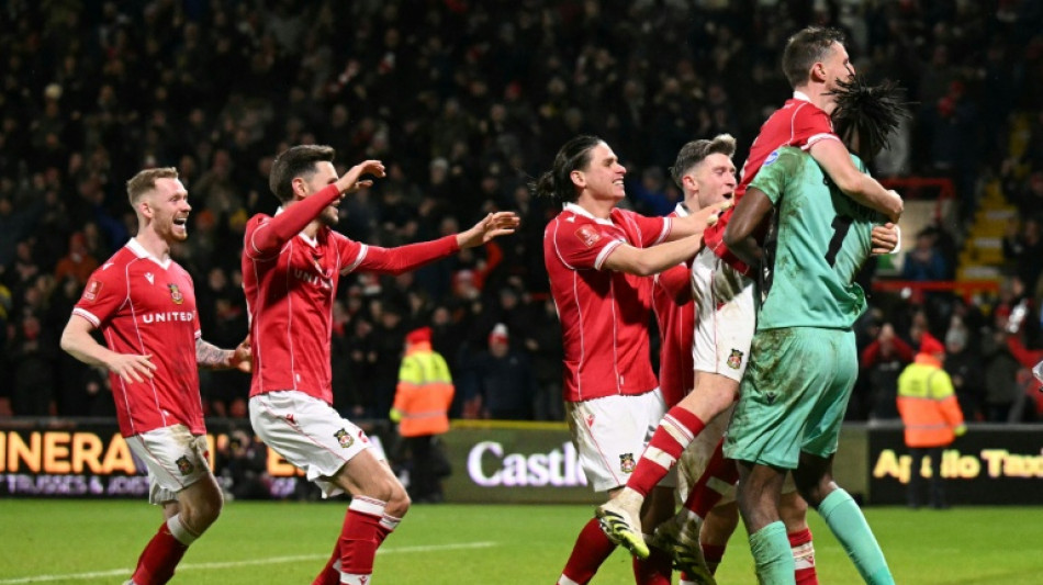 Wrexham vence Nottingham Forest nos p&ecirc;naltis e avan&ccedil;a na FA Cup