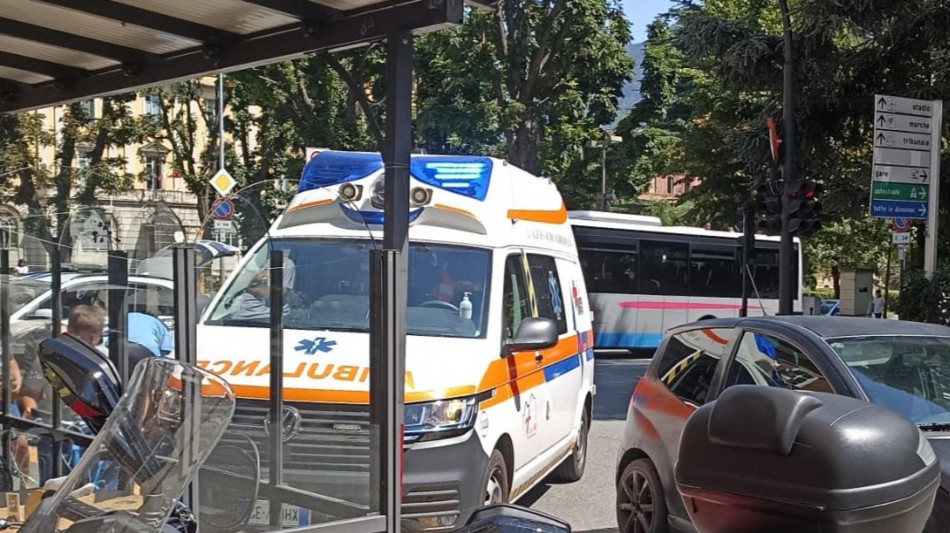 Due donne uscite dalla Messa travolte da auto, una grave