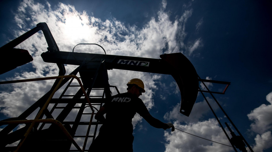 Il petrolio chiude in calo a New York a 57,46 dollari