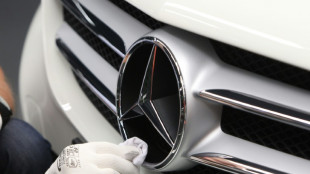 Mercedes llama a revisi&oacute;n casi un mill&oacute;n de coches
