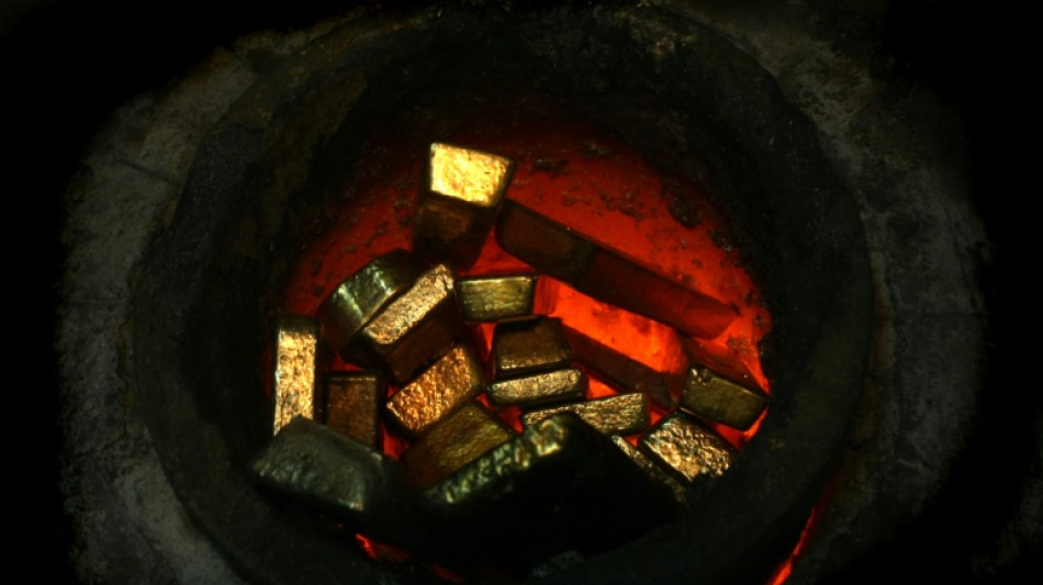 El oro cotiza a un máximo histórico por encima de los 3.500 dólares, en la carrera por comprar activos seguros