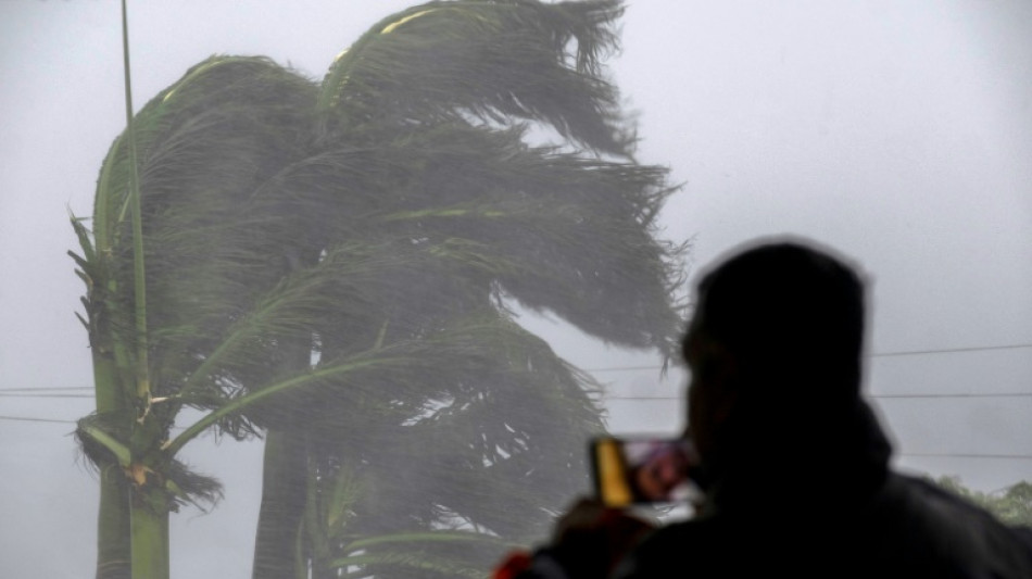 L'ouragan Ian, "extr&ecirc;mement dangereux", touche terre en Floride