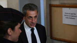 Proc&egrave;s en appel des "&eacute;coutes": Nicolas Sarkozy affirme &ecirc;tre venu "d&eacute;fendre son honneur"