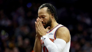 Knicks edge 76ers as Warriors-Wolves suspended