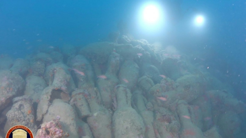 Mergulhadores italianos encontram restos de um navio romano com centenas de &acirc;nforas