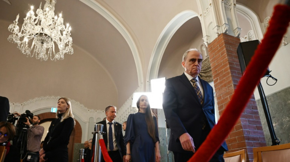 En recevant le Nobel de la paix, Ukrainiens et Russes d&eacute;noncent la guerre "folle" de Poutine