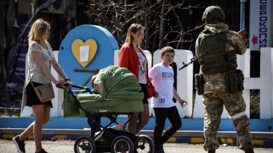 "&iexcl;Rusia, nuestra patria sagrada!": vuelta a la escuela en una ciudad ucraniana ocupada