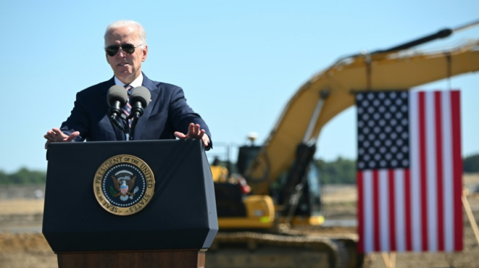 Joe Biden dans l'Arizona pour visiter un projet g&eacute;ant de semi-conducteurs 