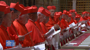 I cardinali nella Sistina, giurano fedeltà e segretezza
