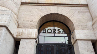 Borsa: Milano chiude in forte calo del 2,54%
