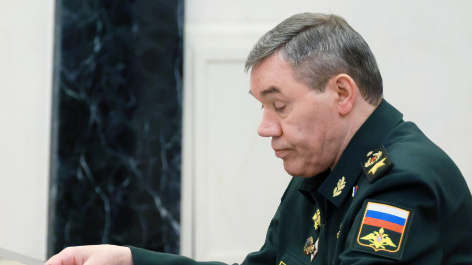 Il Capo di stato maggiore russo visita le truppe nell'est dell'Ucraina