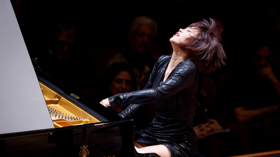 Yuja Wang suona nonostante la febbre alta, ovazione a Santa Cecilia