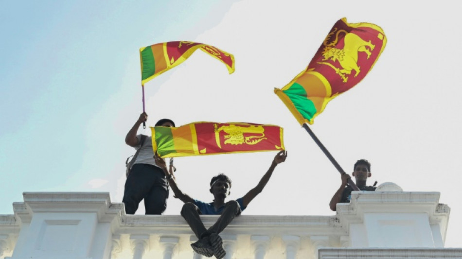 Sri Lanka: les manifestants quittent les b&acirc;timents occup&eacute;s, le pr&eacute;sident part pour Singapour