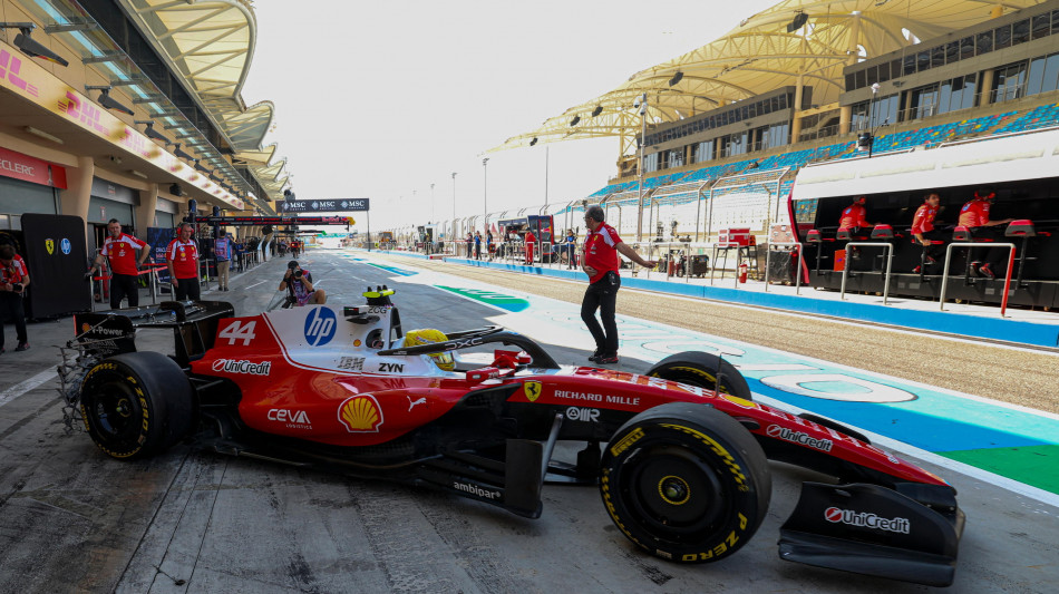 F1: quarta giornata di test in Bahrain, Hamilton in pista