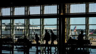 Jueza de EEUU deroga viajar con mascarilla; aerol&iacute;neas dejar&aacute;n de exigirla