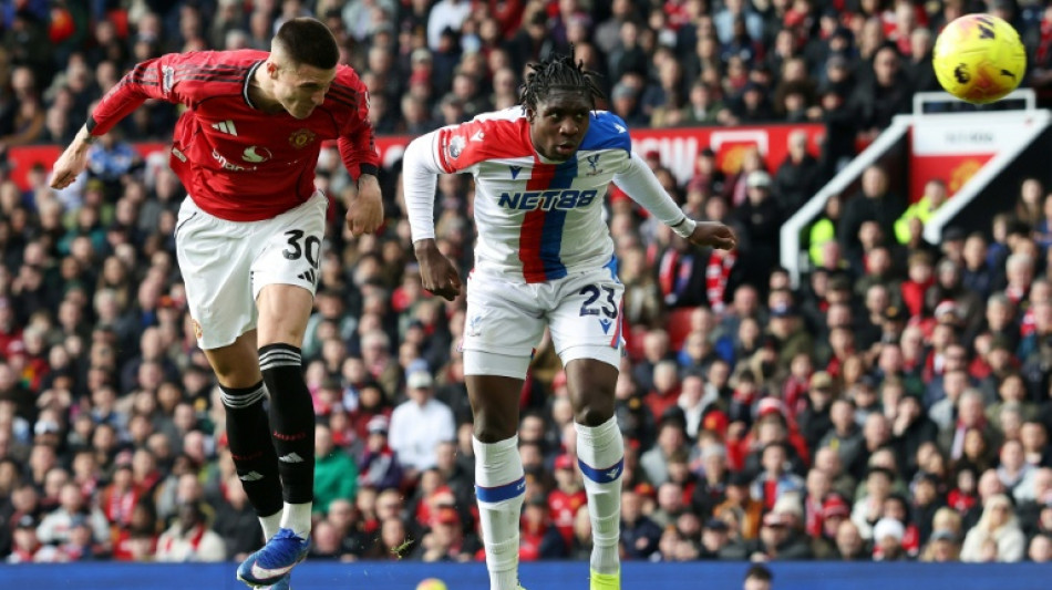 Manchester United vence Crystal Palace e &eacute; 3&ordm; no Ingl&ecirc;s; Tottenham perde mais uma