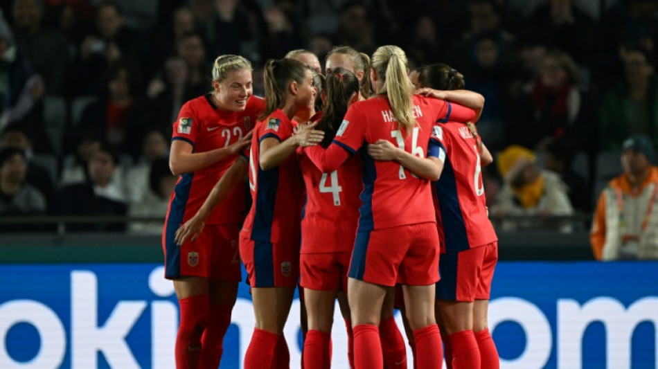 Noruega goleia Filipinas (6-0) e vai &agrave;s oitavas da Copa feminina