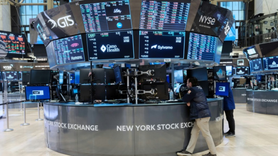 Wall Street ouvre en baisse, sonn&eacute;e par un indicateur d'inflation plus &eacute;lev&eacute; que pr&eacute;vu