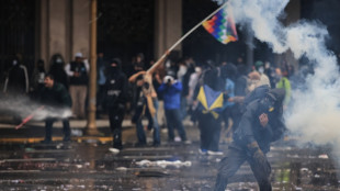 Professores e estudantes protestam na Argentina contra cortes nas universidades