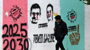 Em crise, Bol&iacute;via define presidente entre dois candidatos de direita