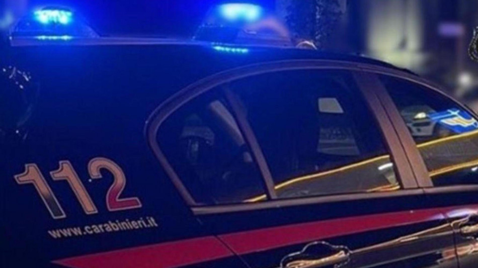 Accoltella i genitori e il fratello a Fano nella notte, fermato un ragazzo