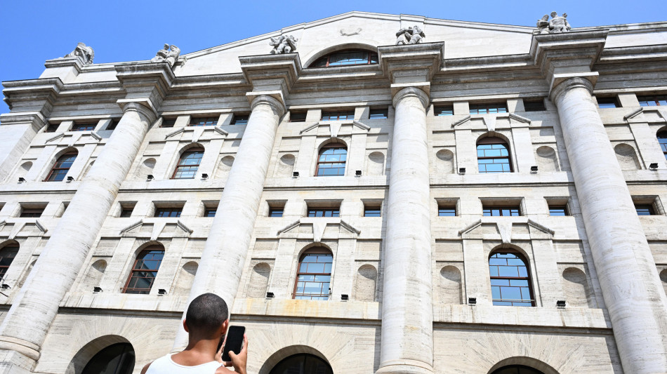 Borsa: Milano avanza (+0,6%), sprint di Leonardo, gi&ugrave; Stellantis