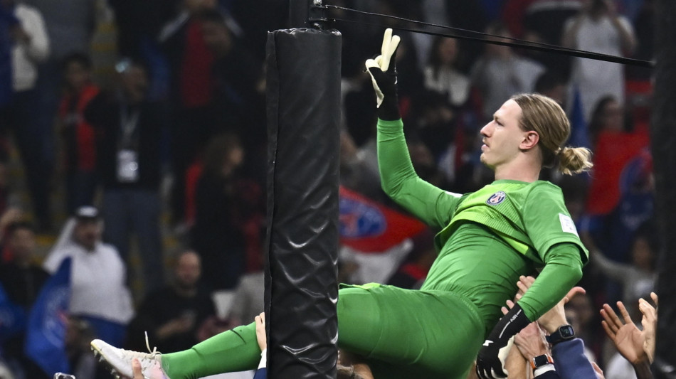 Calcio: portiere russo Safonov eroe Psg, rigori parati grazie a un foglietto