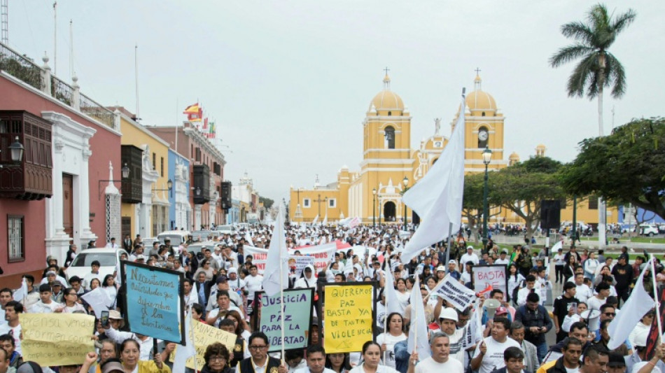 Trabajadores mineros marchan en Perú exigiendo más seguridad al gobierno