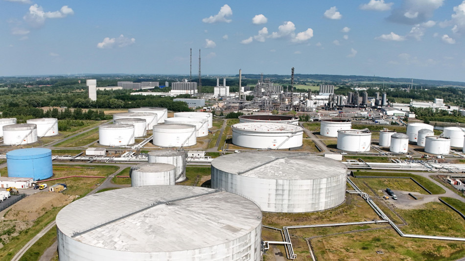 Il petrolio chiude in calo a New York a 58,27 dollari