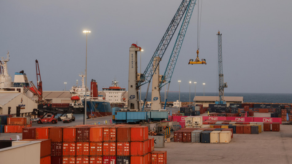 L'attivo commerciale con gli Usa scende a 34 miliardi