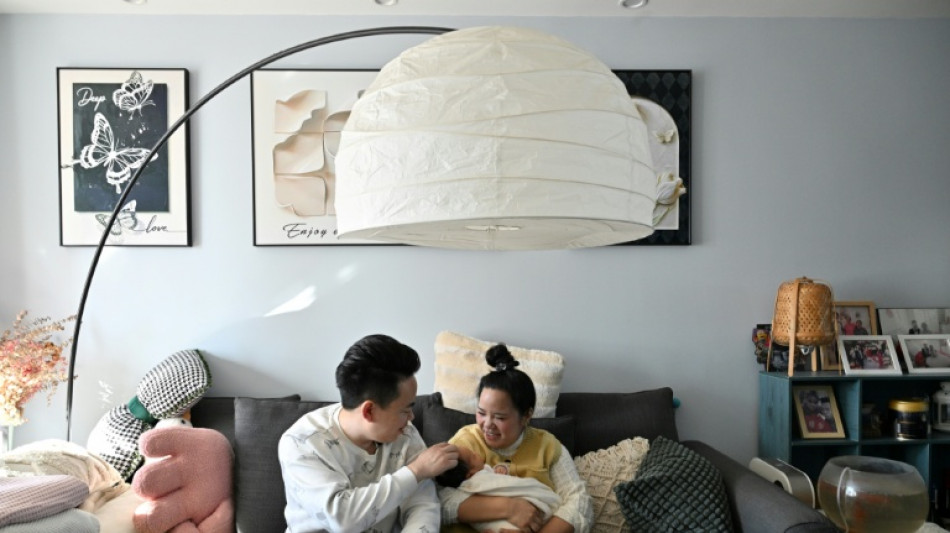 Face au co&ucirc;t, les jeunes Chinois regardent &agrave; deux fois avant de faire un enfant