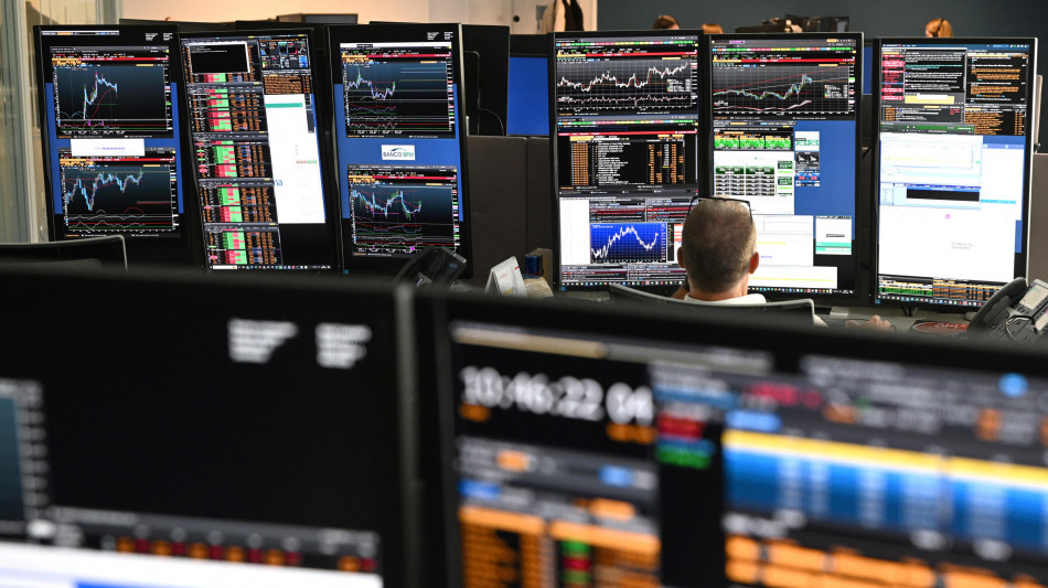 Borsa: Milano chiude positiva con le banche, scivola Diasorin