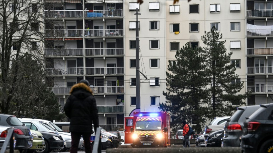 Vaulx-en-Velin endeuill&eacute; par un incendie tragique: dix morts, dont cinq enfants